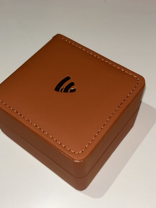 Елегантен мъжки часовник - швейцарски механизъм, стил и качество.