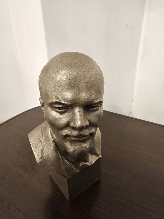 Статуэтка В. И. Ленина