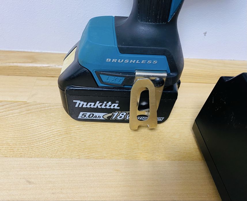 Makita filetanta si rotopercutor DHP 484 si DHR 202