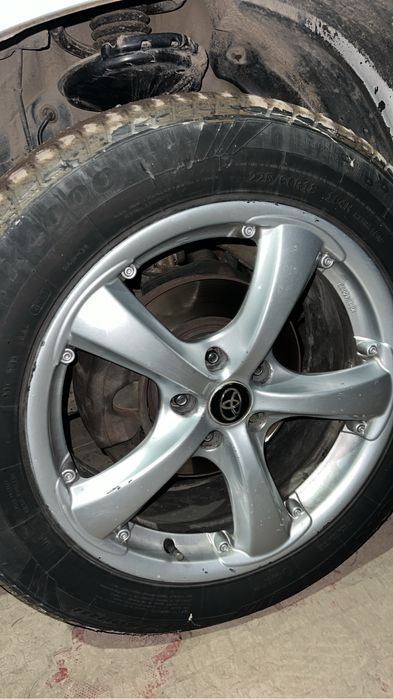 Продается  225/60/R18 летний шины с дисками