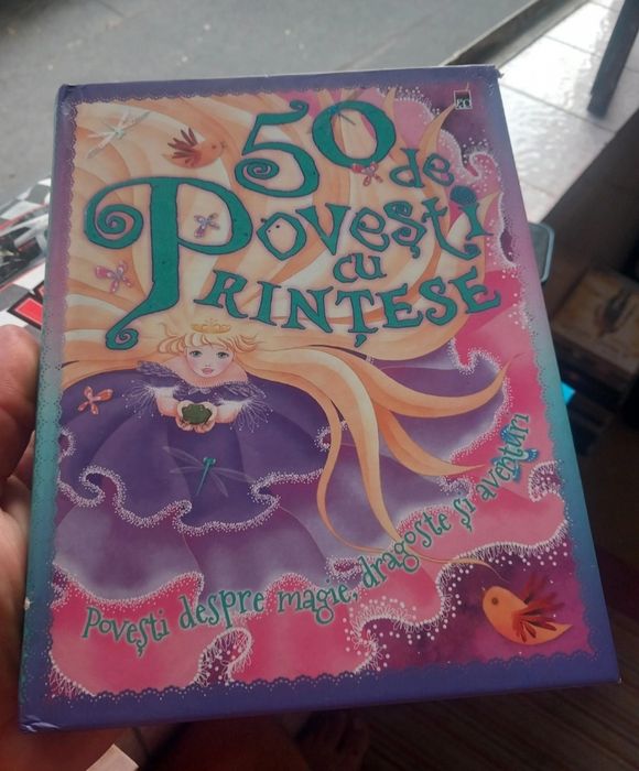 Carte 50 de povesti cu Printese , stare excelenta