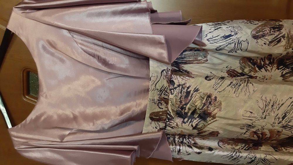 Rochie seara cu mânecă clopot