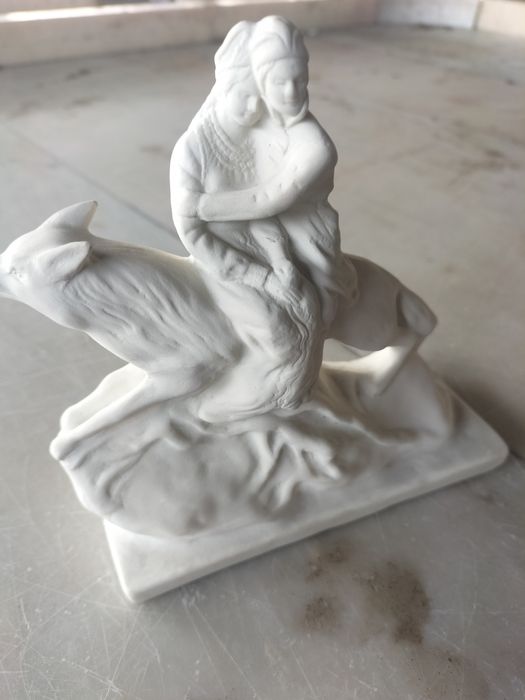 Продаётся статуэтки