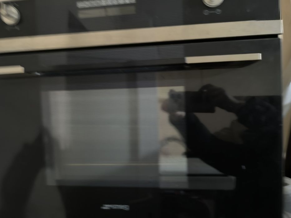 Продам духовку Smeg со встроенной микроволновкой не работает