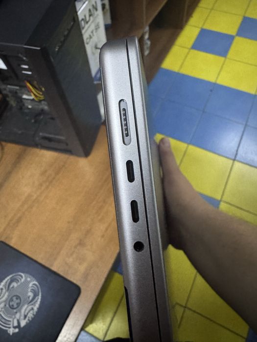 MacBook Pro M1 16.2” в идеальном состоянии.