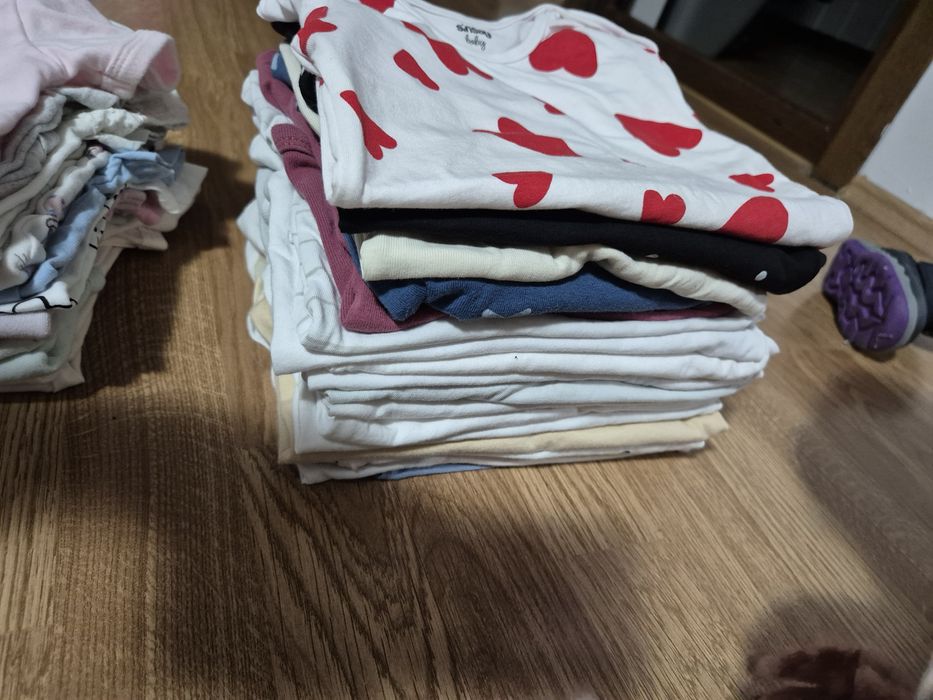 32 buc body fetita masura 92 , cu maneca luna si maneca scurta.