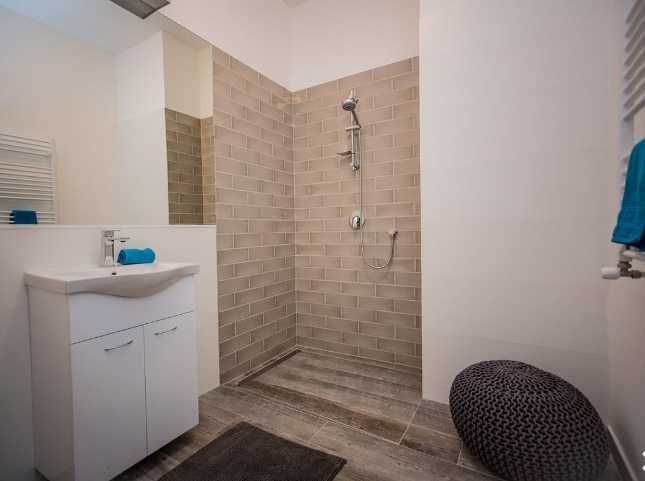 Дава се под наем Тристаен апартамент в Пловдив, Център - 72 кв.м за 224.4 € - Снимка #3