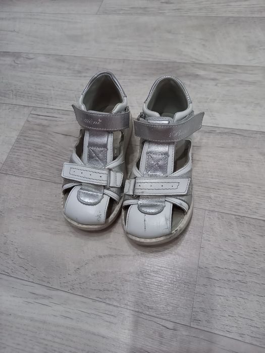 Сандалии кожаные