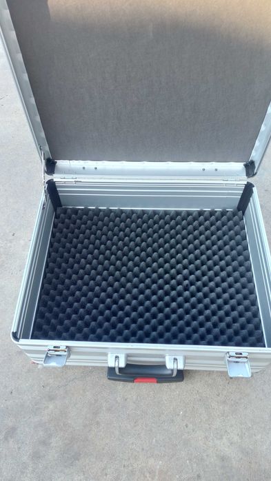 Алуминиев куфар .