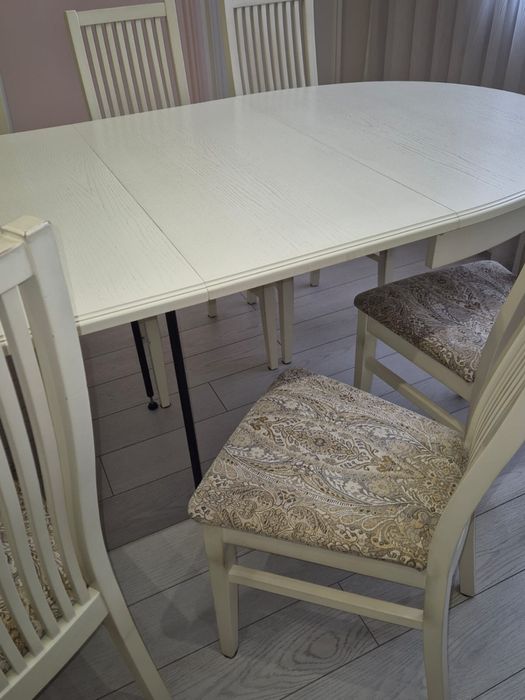 Продам стол со стульями в отличном состоянии