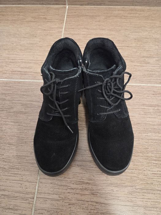 Vând ghete damă nr. 36 piele întoarsă