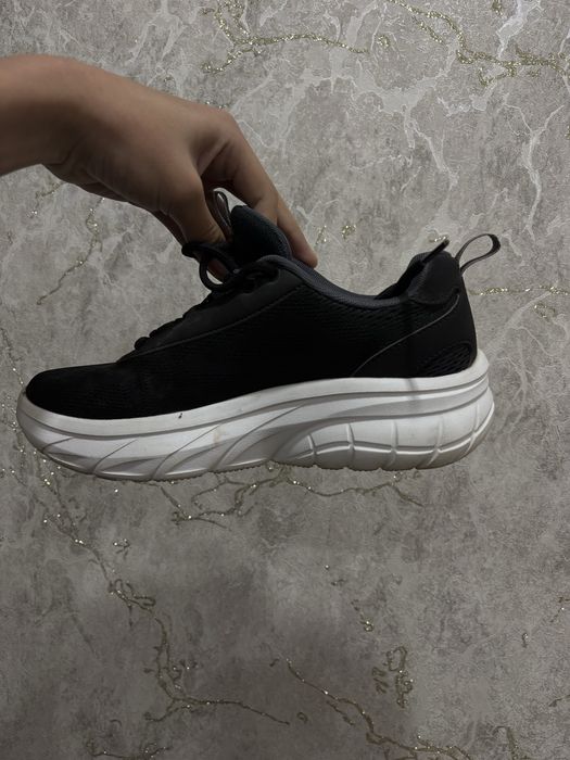 Продам кроссы Fila