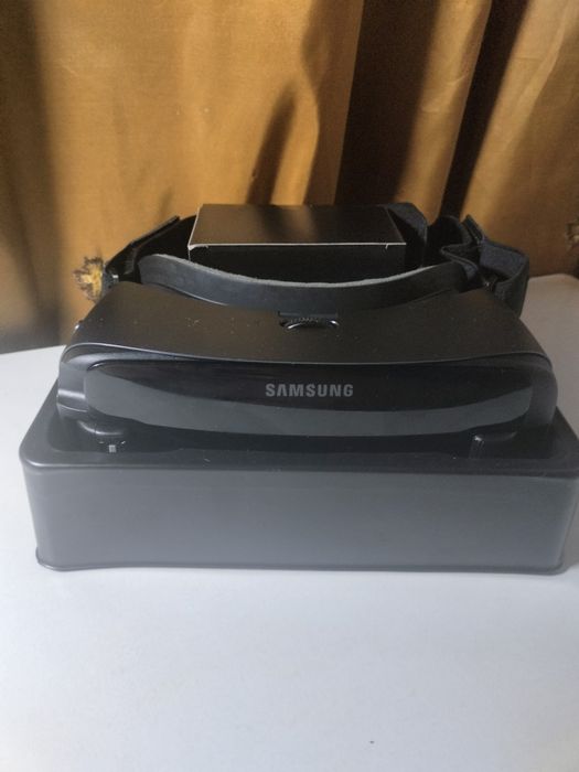 Samsung Gear VR with controler