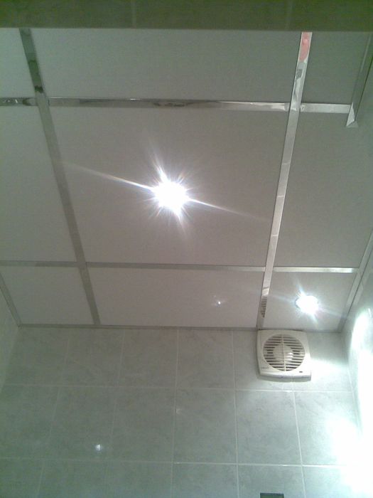 Влагоустойчив окачен таван за баня