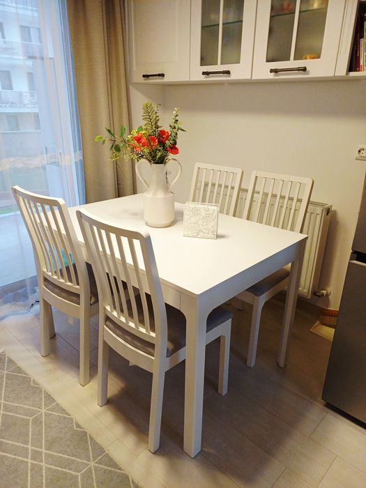 Set masa bucatarie extensibila & 4 scaune albe IKEA 120/180 X 80 cm