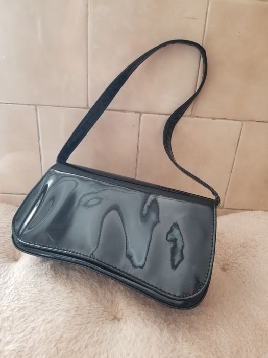 Дамска чанта лачена елегантна - 20 лв