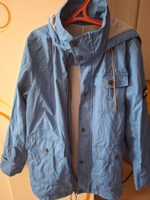 Продам классную куртку на мальчика фирма Батик 158 ростовка