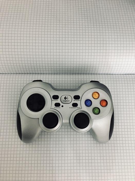 Игровой контроллер Logitech Gamepad F710 серебристый