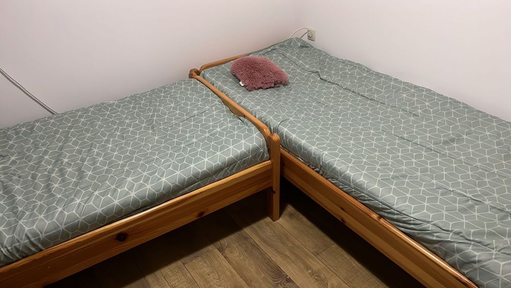 Комплект масивен дървен гардероб и 2 легла