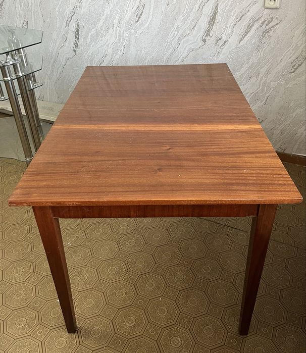 стол в хорошем состоянии