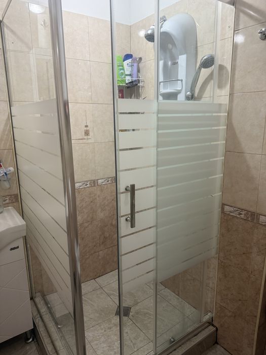 Душ кабина регулируема