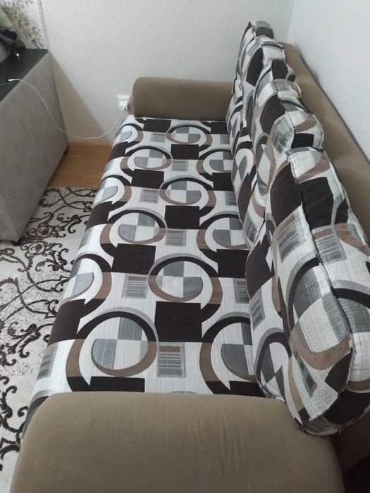 Продам диван в гостинную