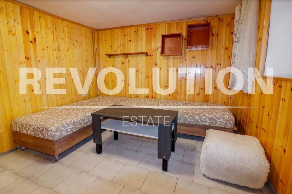 Тристаен апартамент в района на Цветен квартал!