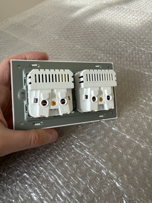 Луксозни контакти + USB USB-c и ключове