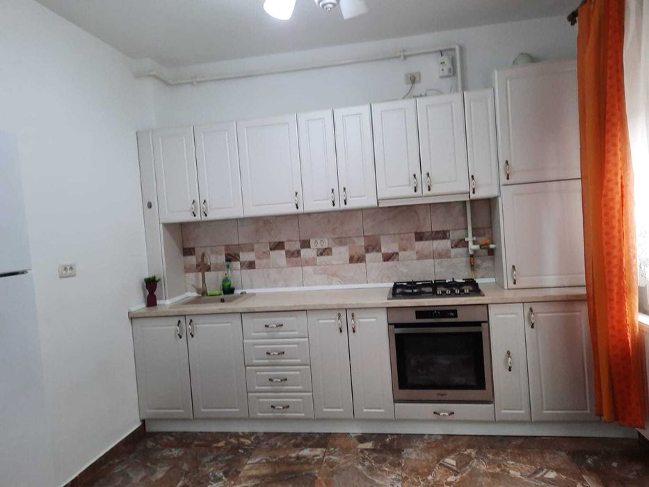 Proprietar inchiriez apartament 2 camere strada Horia km0