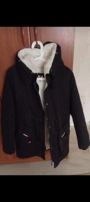 Продам куртку для девочек