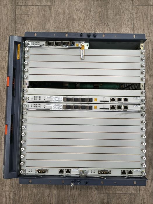 ZTE ZXA10 C300 OLT complet funcțional – cu plăci SCXN, QUFQ, PRWH