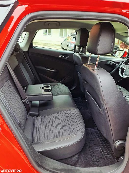 Opel Astra J (Sedan) 1.4 turbo 140 CP benzina