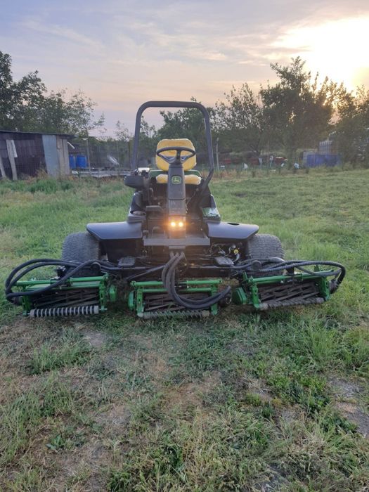 John Deere 3235C tractor tuns gazon iarba

Motor Yanhmar diesel în 3 p