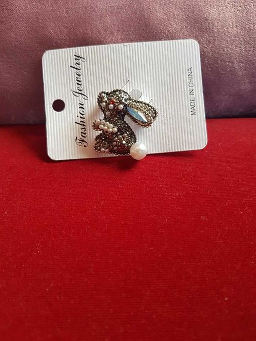 Брошки различни модели