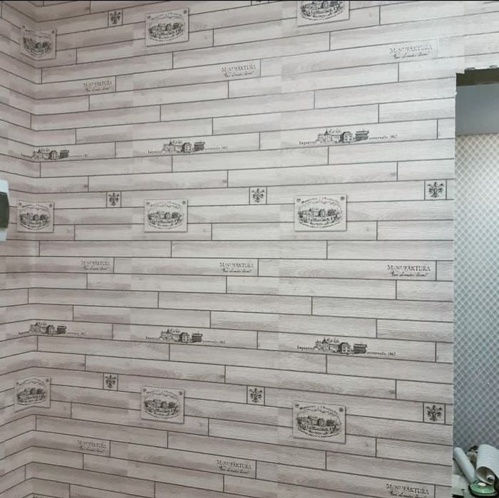 Поклейка обоев, поклейка галтелей .