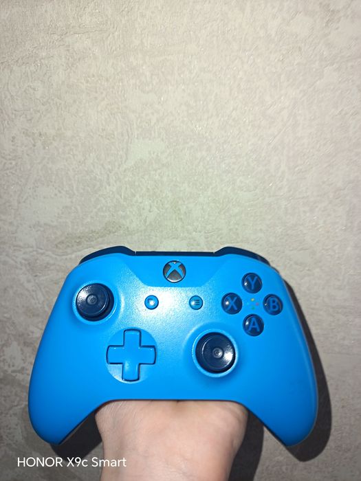 XBOX ONE S  512 гб