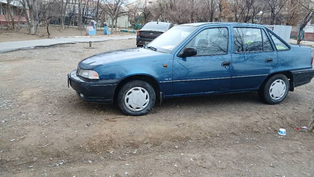 Нексия автоси сотилади срочни