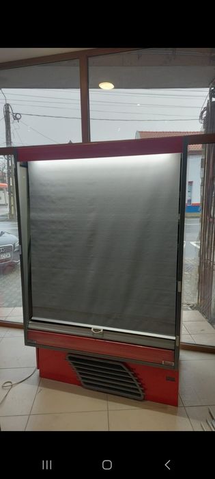 Vănd vitrină frigorifică verticală