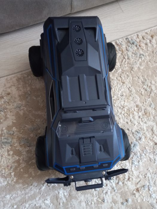 Masina noua cu telecomanda noua Auchan