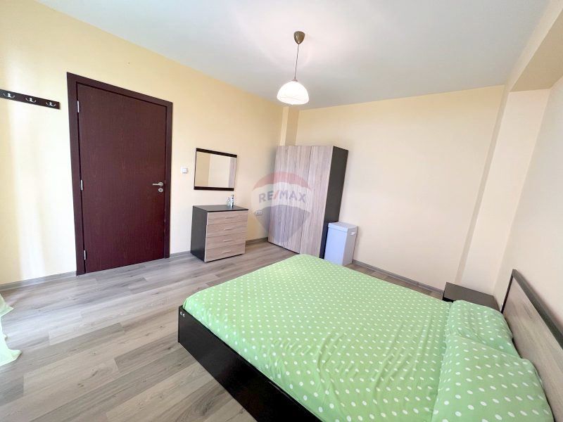 Продава се Тристаен апартамент в Свищов - 133 кв.м за 587 €/кв.м - Снимка #12