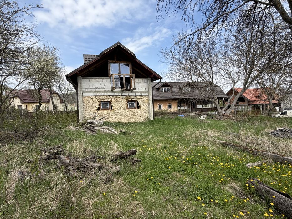 Se vinde casă spațioasă, formata din  2 corpuri + teren 1400 mp – Moldovenești, Cluj