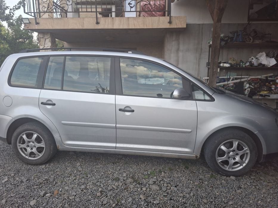 VOLKSWAGEN Touran