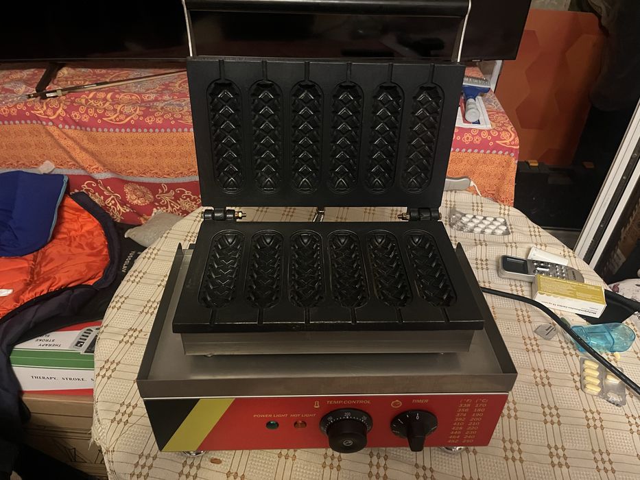 Машина за хот дог на клечка