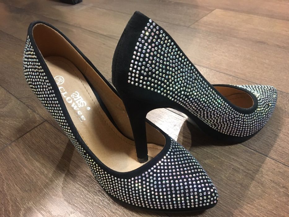 Обувки от Бразилия 38ном. и с камъни тип Сваровски.