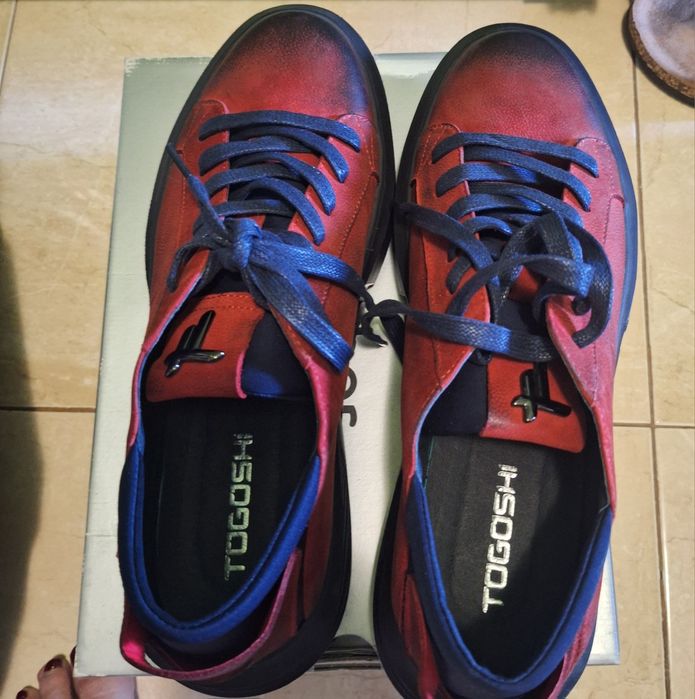 Обувки чисто нови