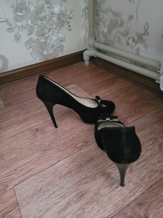 Продам женские туфли