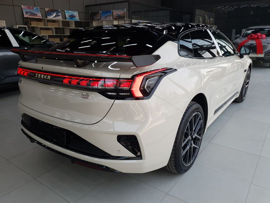 Zeekr 001. Ultra 2026 yil
