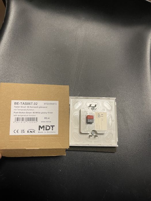 Panou tactil KNX MDT display color, senzor temperatura