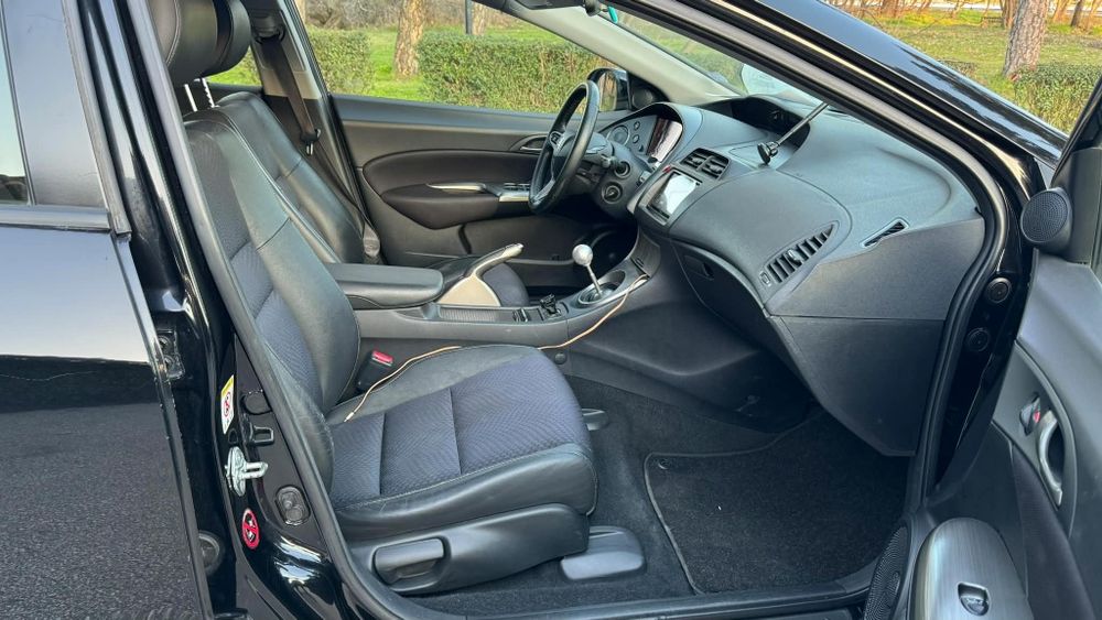 Honda Civic 
2.2 Дизел
140 Коня 
2010г