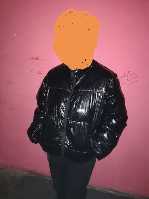 Vand geacă de fete aproape nouă